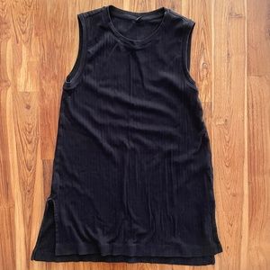Uniqlo Ribbed Black Tunic Tank Size Medium